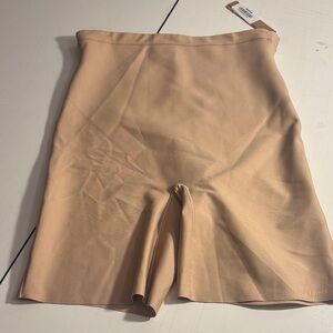 Skims body zone mid rise shorts $70 value